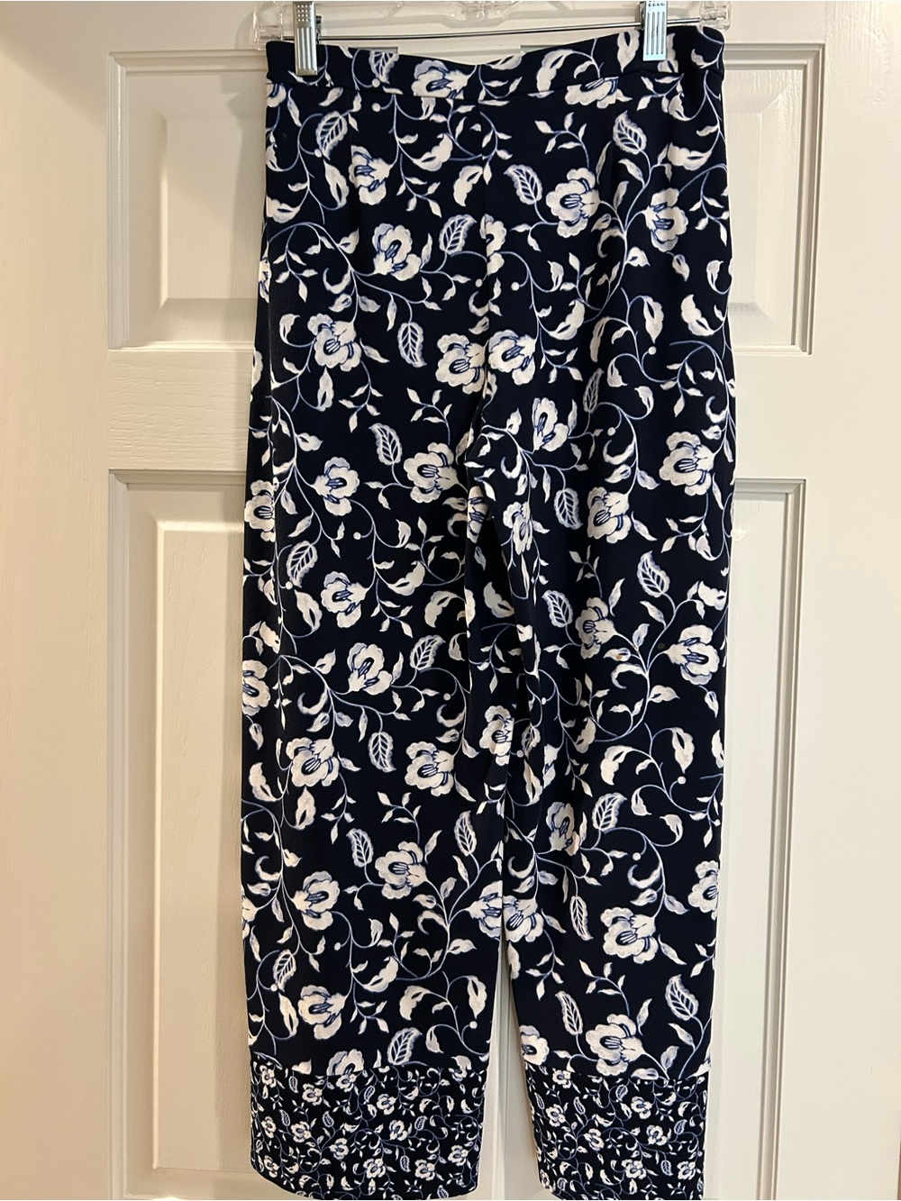 J. Jill Navy and White Floral Cropped Pants